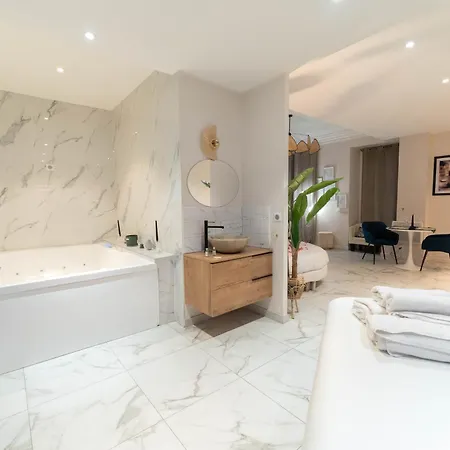 Отель Loveroom Jacuzzi Passion