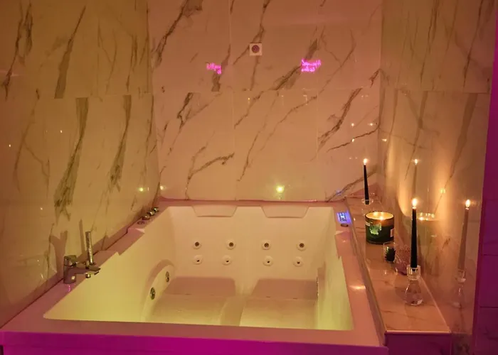 Loveroom Jacuzzi Passion * Nice